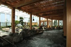 万葉倶楽部　横浜みなとみらいの内観